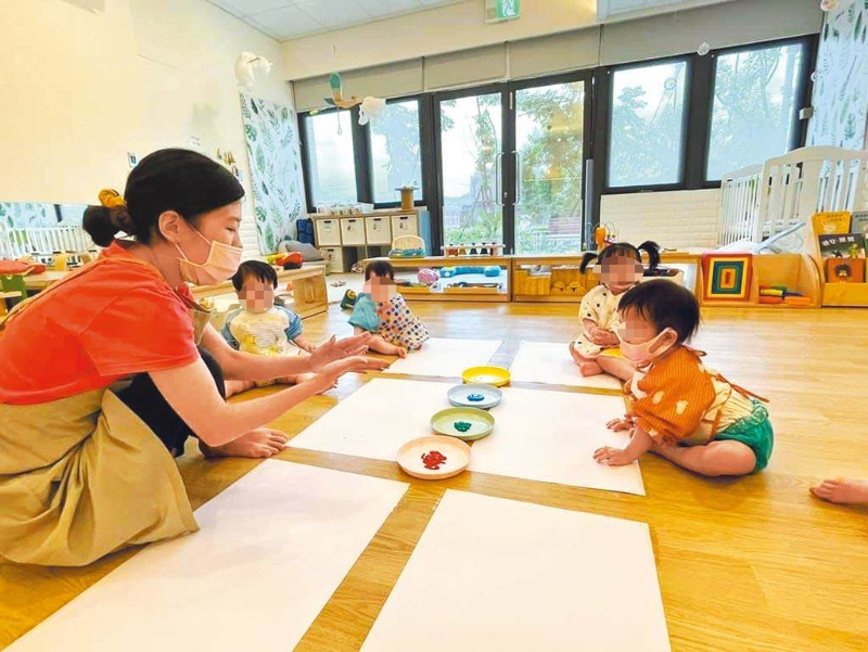 幼儿园及教保人员进行喂药行为