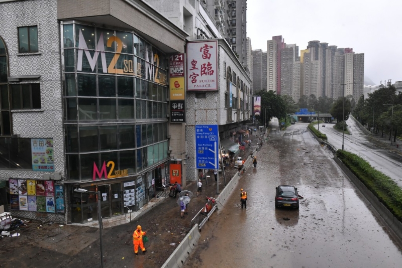 黄大仙地铁站外龙翔道水浸。 陈极彰摄