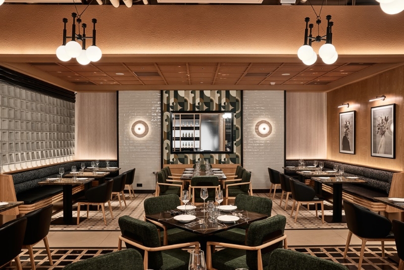 The Grill Room环境阔落，有开放式吧枱、梳化卡位及Private Dining Room。