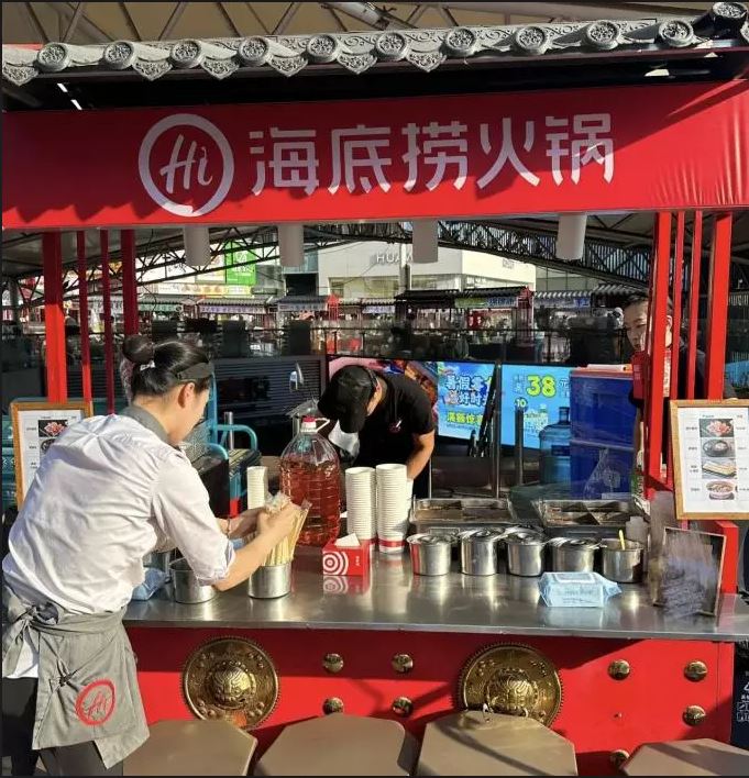 餐饮名牌也要杀入夜市摆小摊。