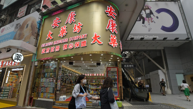 其中两间被点名的药店“环球”和“安康”，位处同一铺位、由同一集团开设。原名叫“环球”，现时名为“安康”