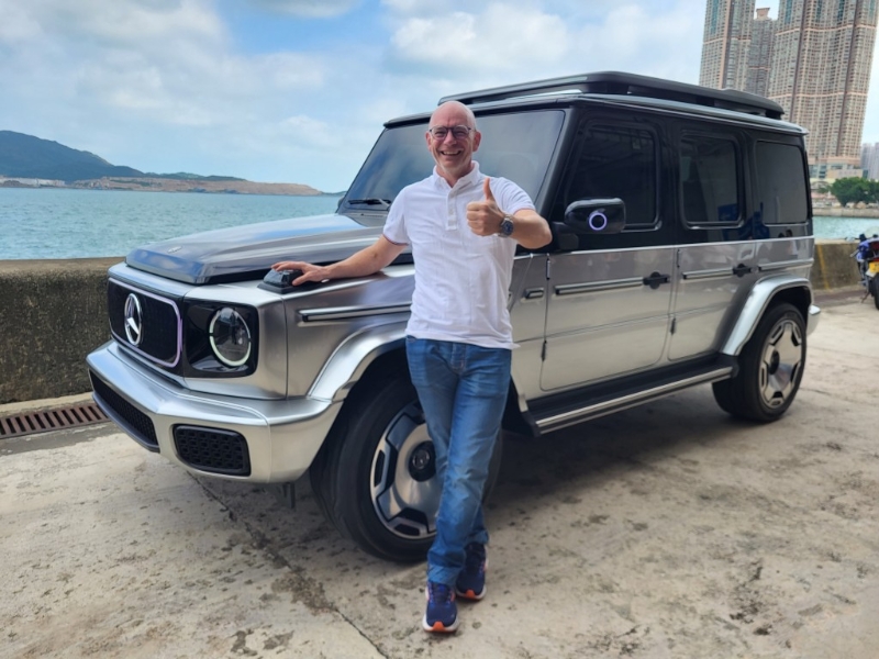 Mercedes-Benz Hong Kong行政总裁Andreas Buchenthal专程到来参观EQG开箱情况。