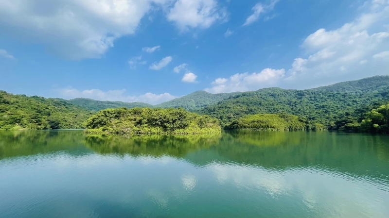 河背水塘曾入选为渔农及自然护理署的郊野公园十大 自然风景之一。 （图片授权：FB@鲸鱼‧虾子妈咪亲子log ）