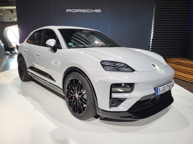 Porsche Macan EV