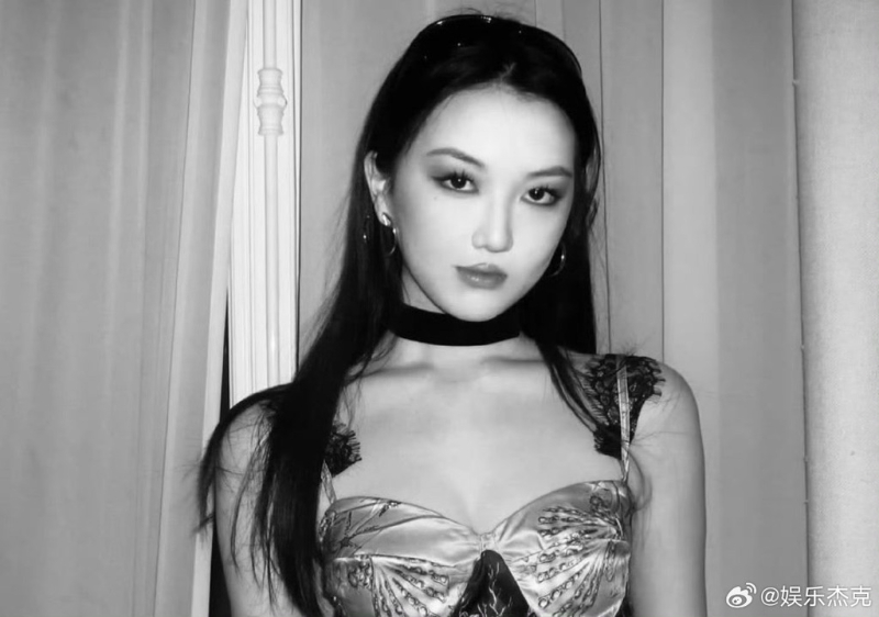 李嫣变得很有女人味。