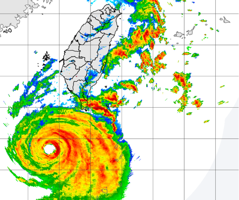 山陀儿将在南台湾登陆，雷达回波图已可看出清晰台风眼。气象署提供