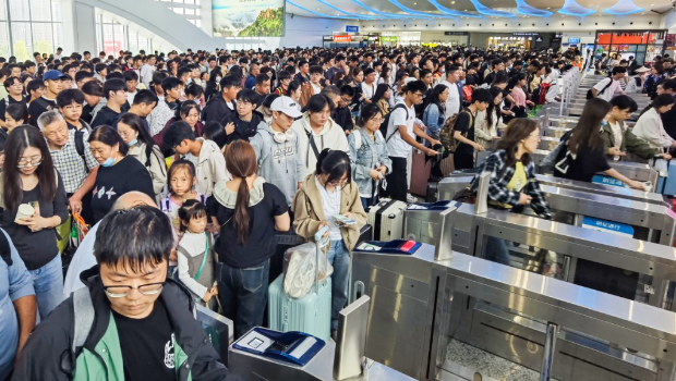 国庆长假首日内地的铁路载客量创单日新高