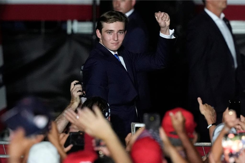 米勒将媒体策略的奏效，归功于特朗普的小儿子巴伦（Barron Trump），称“黄金收视率”多亏这位年轻人的独到见解。